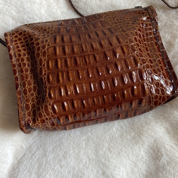 🌟5/$15 or FREE! VINTAGE faux leather crocodile embossed brown crossbody bag - Picture 4 of 10